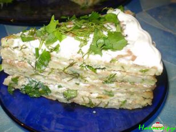 Кабачковый торт с чесноком и зеленью