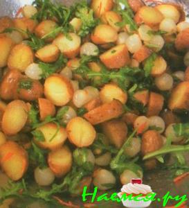 Острый картофельный салат с рукколой