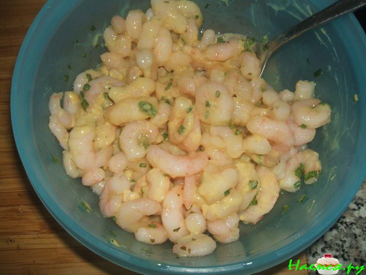 Рыбные роллы с креветками в соусе