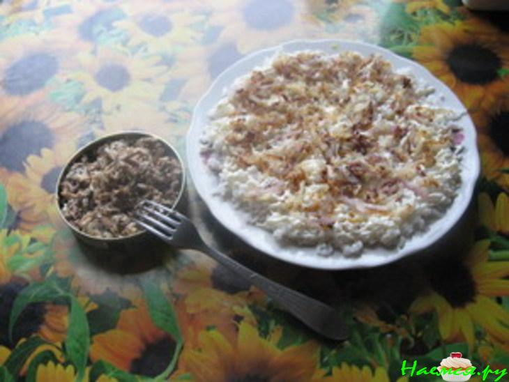 Салат с рисом и шпротами Салат с рисом и шпротами