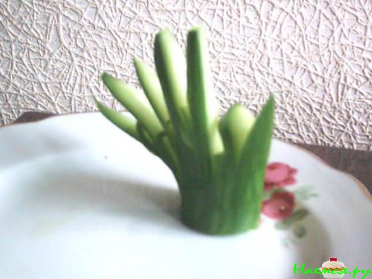 Украшение из огурца