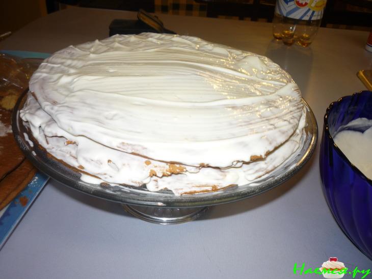 Торт 'Медовик' со сметанным кремом в глазури