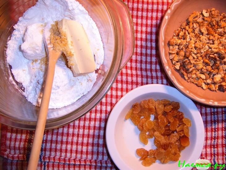 Корзинки с кремом, украшенные клубникой