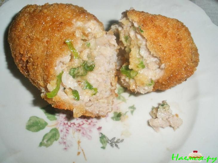 Куриные котлеты со сливочно-ореховой начинкой