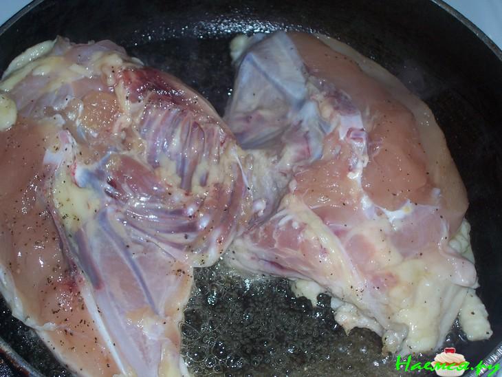 Куриные грудки с яблоками