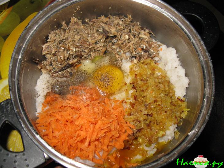 Рисово-рыбные (из консервы) котлеты с овощами
