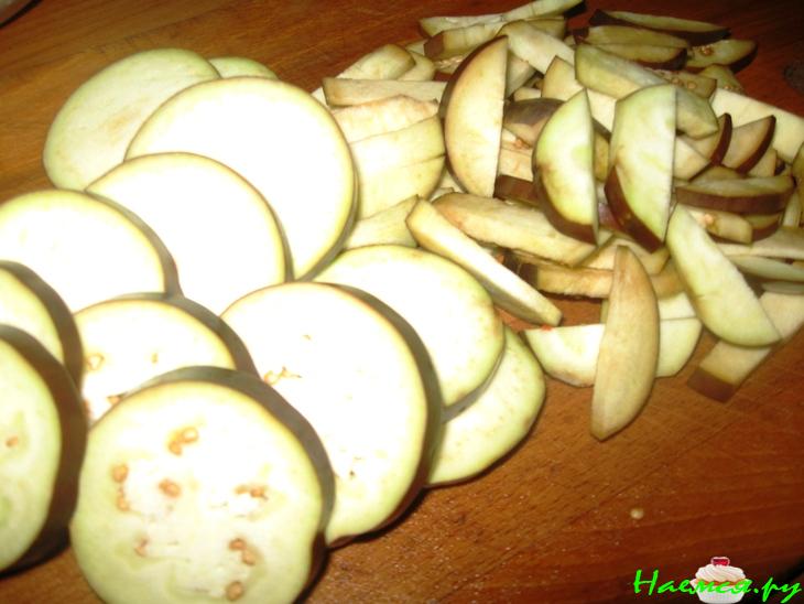 Салат овощной с чесноком