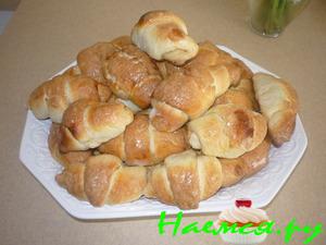 Рогалики с корицей и сахаром