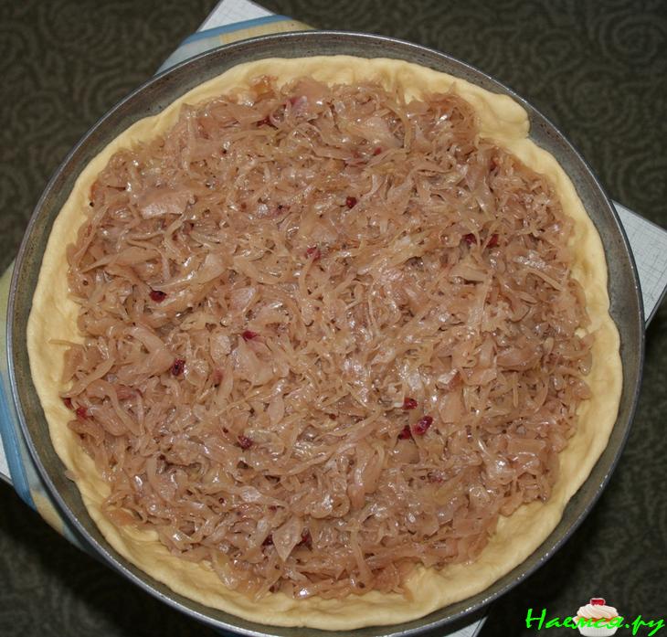 Пирог с тушеной капустой