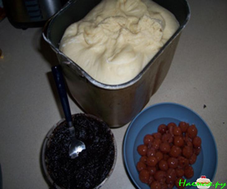 Сладкие рулетики с маком и вишней