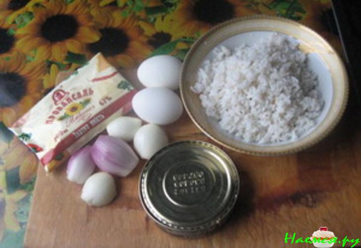 Салат с рисом и шпротами Салат с рисом и шпротами