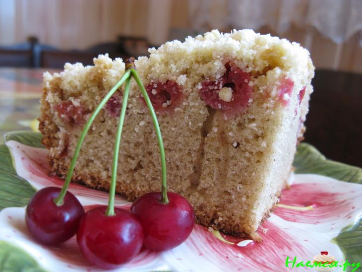 Пирог на газировке с вишней и посыпкой 'Штрейзель'