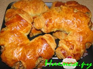 Ореховый рулет с изюмом и абрикосовым ждемом