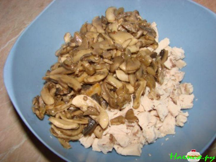 Слойки с курицей и грибами. Самые простые