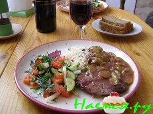 Свинина с виноградом