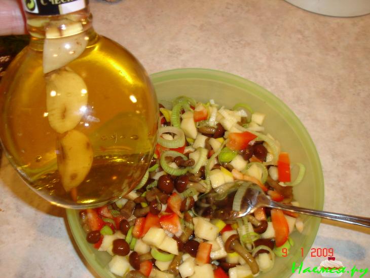 Салат с опятами и айвой "Экспромт"