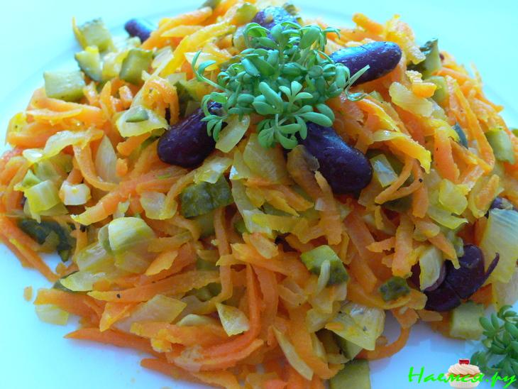 Салат из моркови с красной фасолью