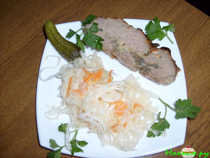 Рулет с грибами под соусом Рулет с грибами под соусом