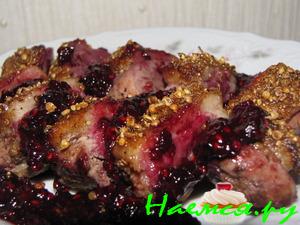 Утиные грудки с малиновым соусом