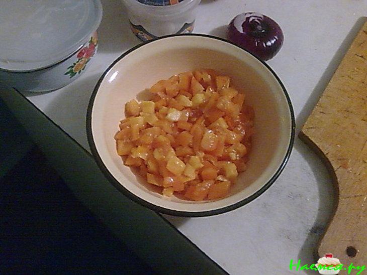 Салат "Крымский" с помидорами, луком т сыром