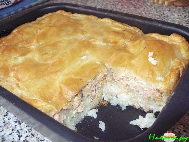 Слоеный рыбный пирог с рисом