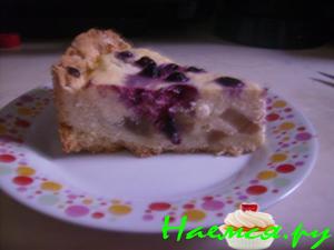 Пирог с грушами и ягодами