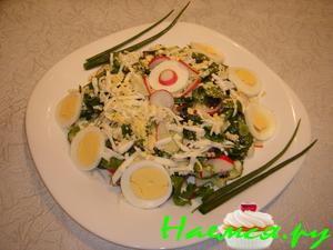 Весенний салат из редиса со шпинатом