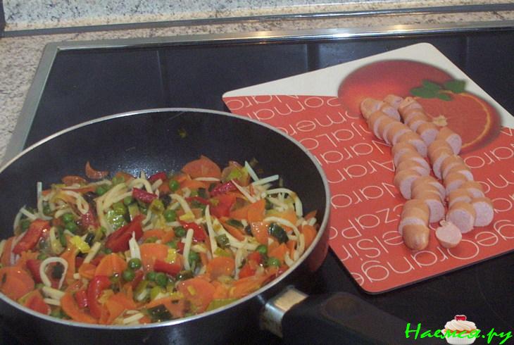 Овощи с рисом и паприкой