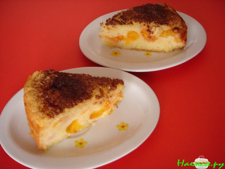 Абрикосовый пирог с какао-посыпкой