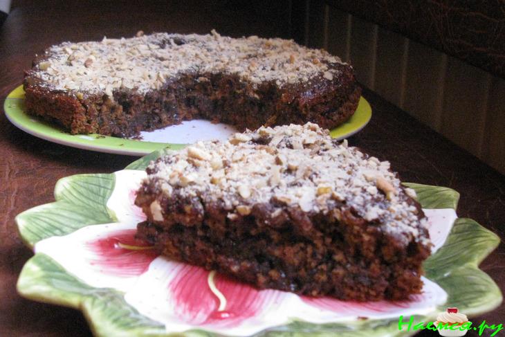 Пирог 'Кризис нам по зубам' с орехами и кремом