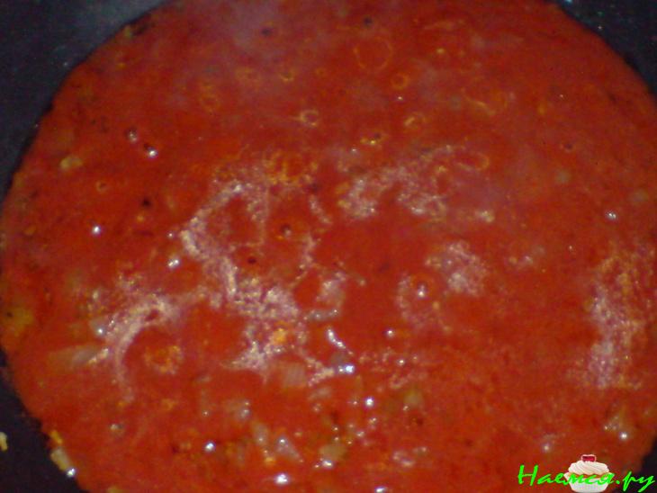 Баклажаны под пастой из красного перца