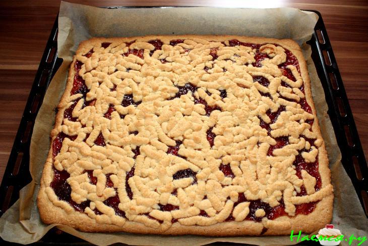 Пирог с вареньем и ванилью
