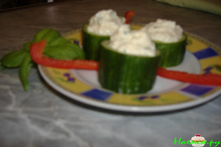 Закуска на огурцах