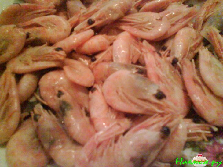 Пикантный салат из креветок и кукурузы