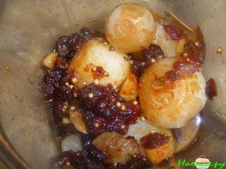 Маленькие луковички, в вине, чесноке и с пряностями Маленькие луковички, в вине, чесноке и с пряностями