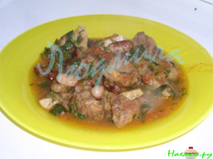 Гуляш с шампиньонами, помидорами и фасолью Гуляш с шампиньонами, помидорами и фасолью