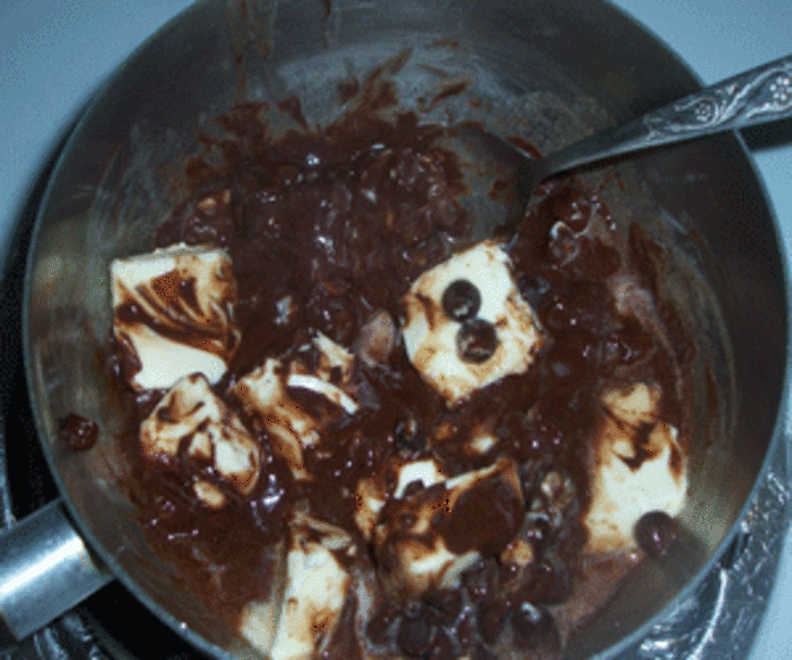 Миндальный пирог в шоколадной глазури