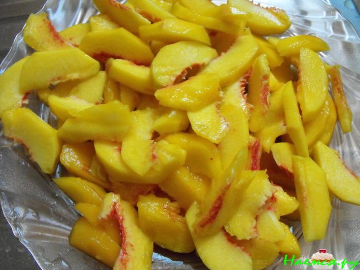 Перевертыш с вишней и персиками