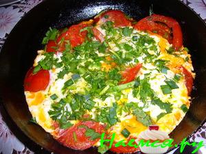 Глазунья "Весна" с помидорами