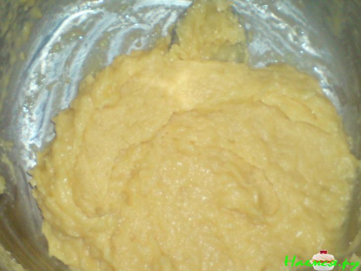 "Гнезда" из заварного теста со сливочным кремом, помидорками и оливками