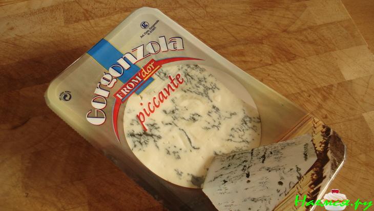 Салат "Любимый" с грушей и авокадо