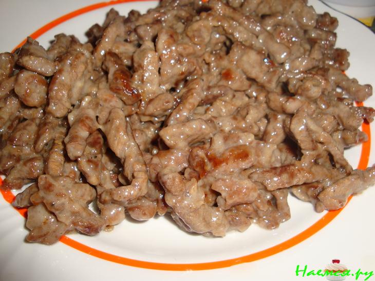 Говядина с шампиньонами,паприкой и луком (по-китайски) Говядина с шампиньонами,паприкой и луком (по-китайски)