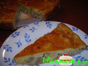 Заливной пирог с сайрой, рисом и жаренным луком