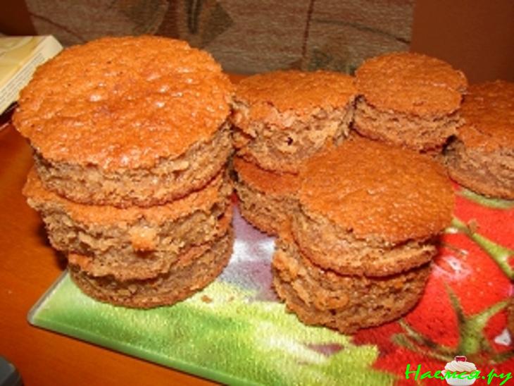 Бисквит из кислого молока (всегда получается и не требует пропитки) и пирожные из него!