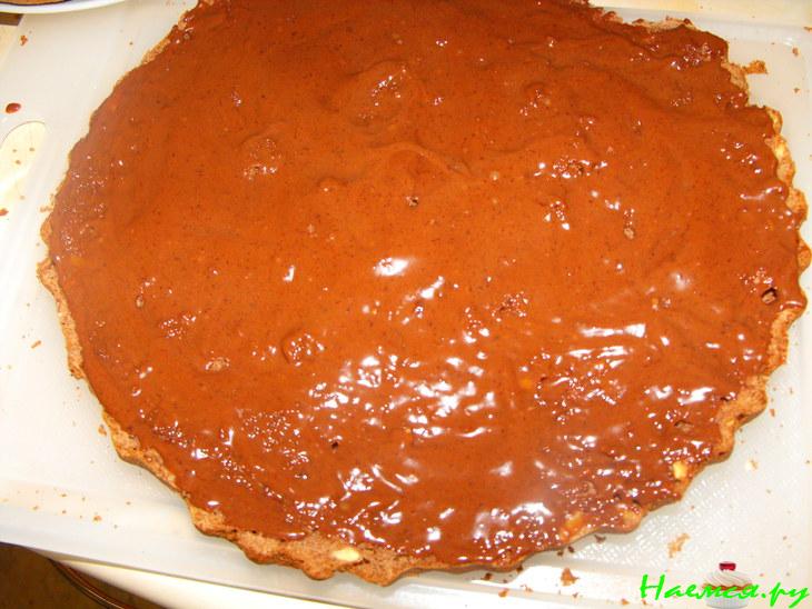 Шоколадно-ореховый торт с мягким кремом