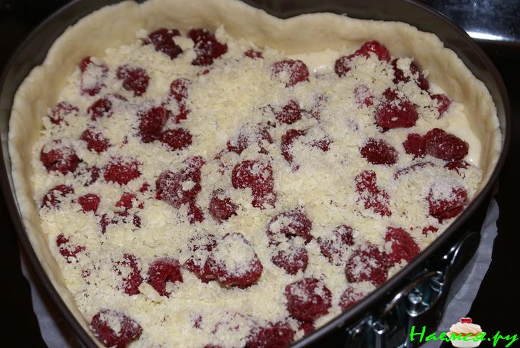 Творожный пирог с малиной и белым шоколадом Творожный пирог с малиной и белым шоколадом