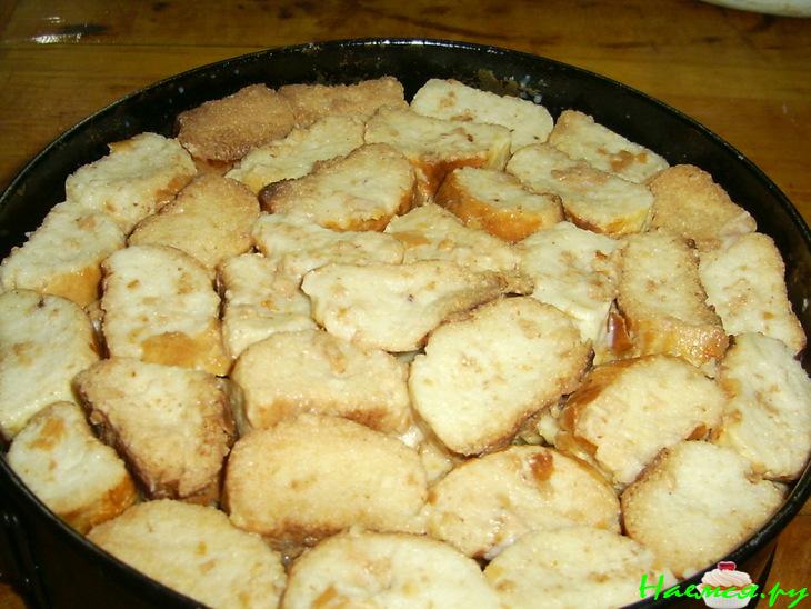 Запеканка из яблок и сухарей