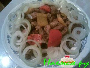 Свинина с маринованным луком