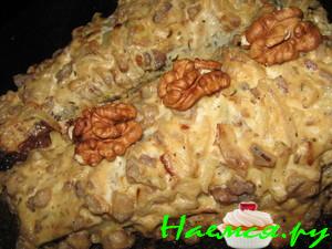 Рыба запеченная в сливках с луком и грецкими орехами