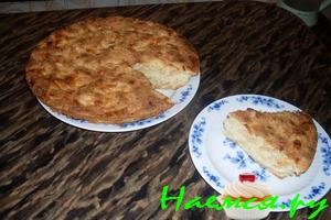 Шарлотка ванильная с яблоками